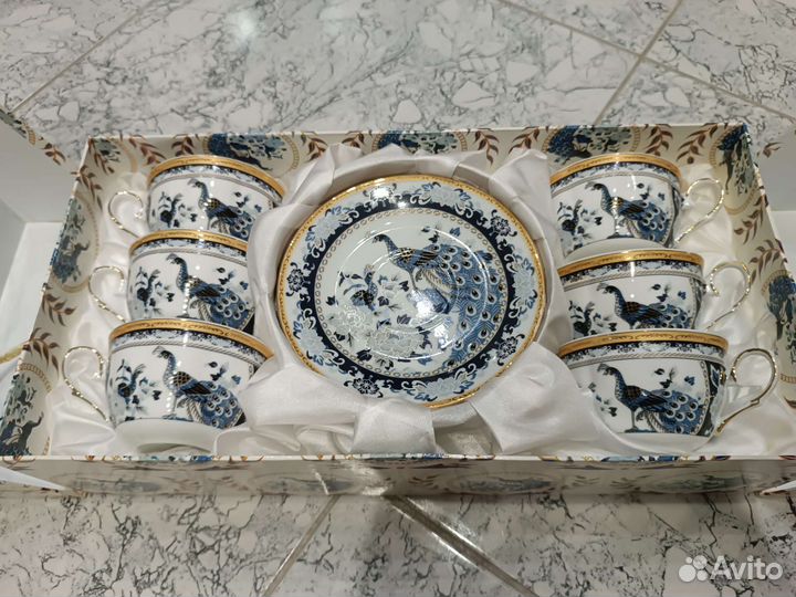 Фарфоровый чайный сервиз