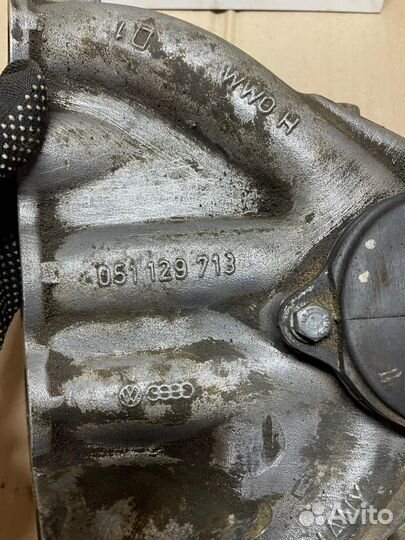 Коллектор впускной Audi 80 B3 1.8 PM 1991 г