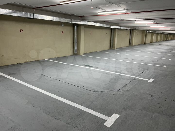 Машиноместо, > 30 м²