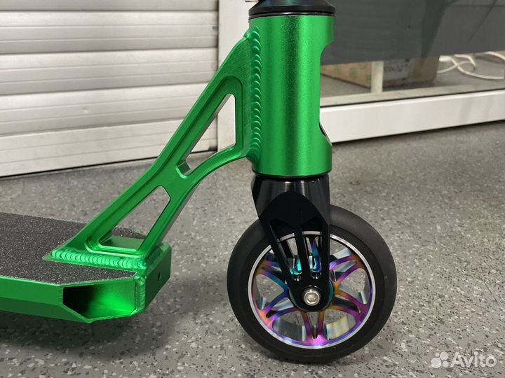 Самокат трюковой с системой HIC