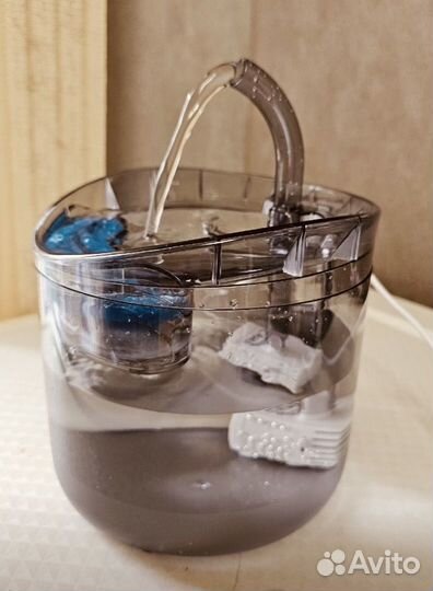 Фонтан поилка для кошек