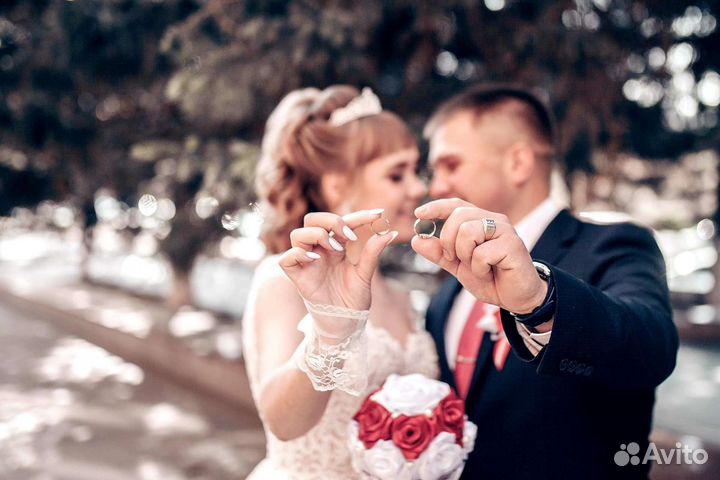 Лысый свадебный фотограф или/и видеограф