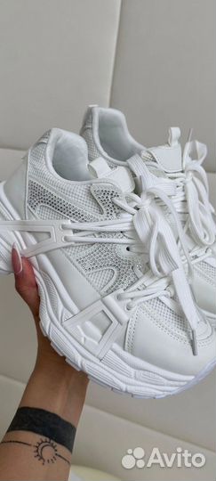 Кроссовки женские