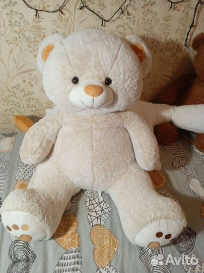 Большой плюшевый мишка