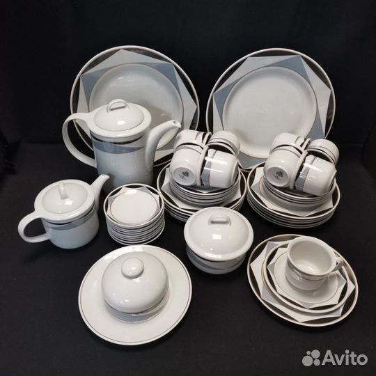 Сервиз чайно-кофейный (часть, 48 предметов)