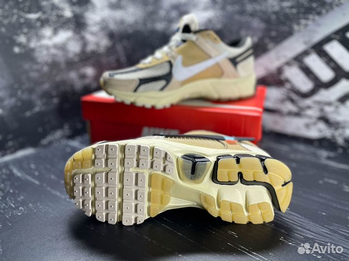 Кроссовки Nike Air Zoom Vomero 5