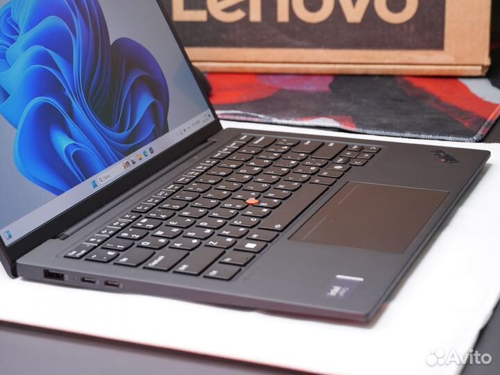 Lenovo ThinkPad X1 Gen 12 / Ultra 5 135U 16GB 2.8K