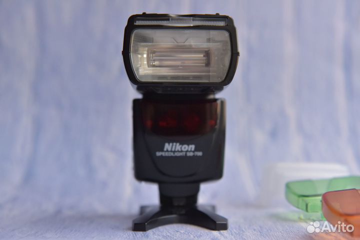 Nikon Speedlight SB-700 вспышка