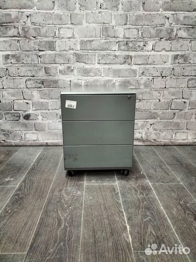 Тумба металлическая