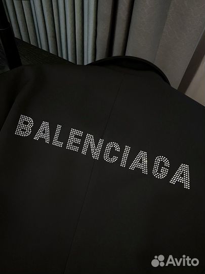 Пиджак balenciaga объемный женский