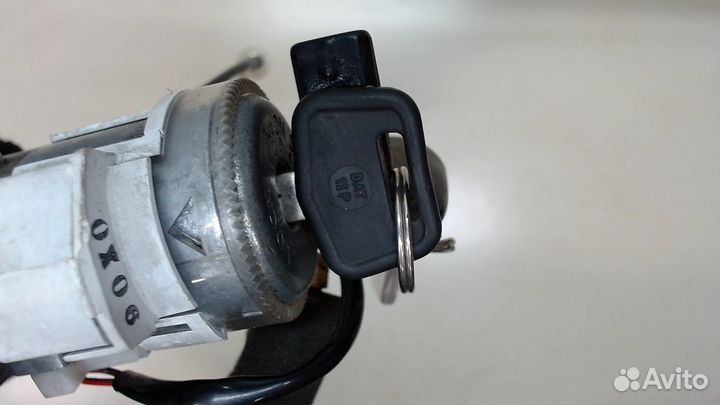 Замок зажигания Nissan Elgrand, 2001