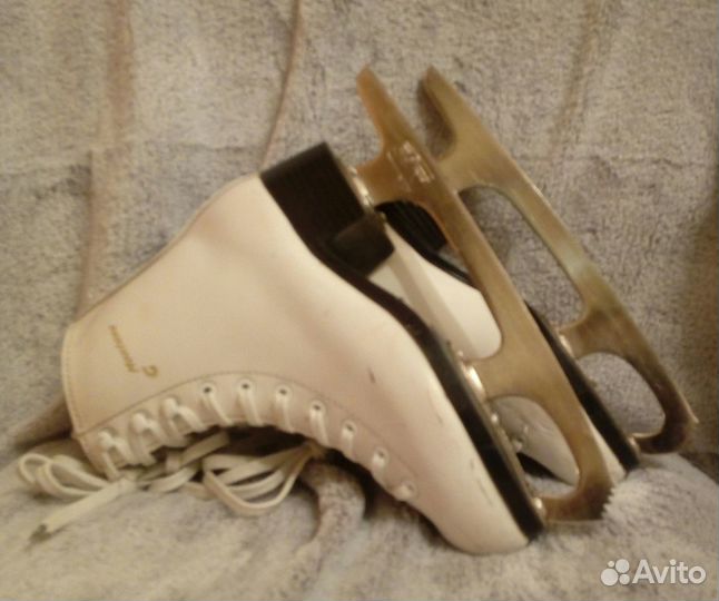 Коньки фигурные, р.32