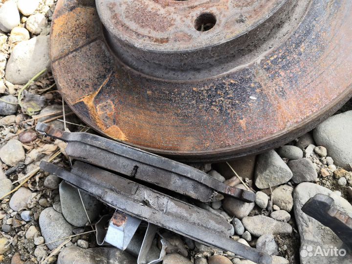 Передние тормозные диски с колодками Ford Fusion