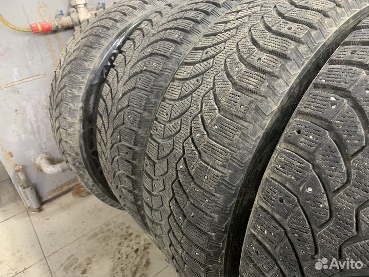 Bridgestone Blizzak Spike-01 225/65 R17