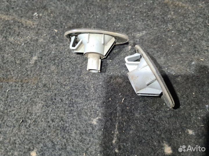 Повторитель поворота Mitsubishi Lancer 9 4G18 2005