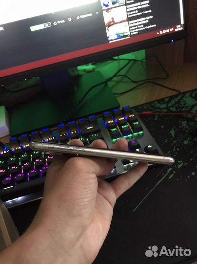 Телефон iPhone 10