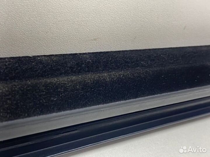 Уплотнитель стекла двери задний правый Toyota