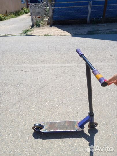 Продаю трюковой самокат Duker 101