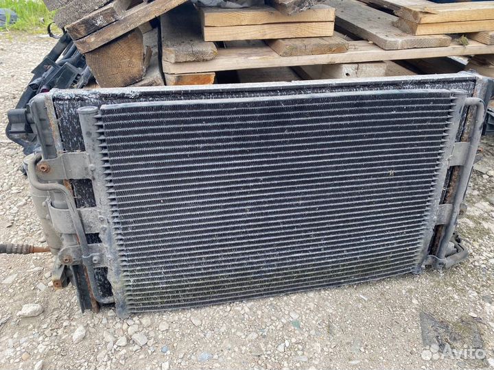 Радиатор охлаждения двигателя Volkswagen Beetle