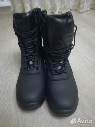 Продаю берцы новые