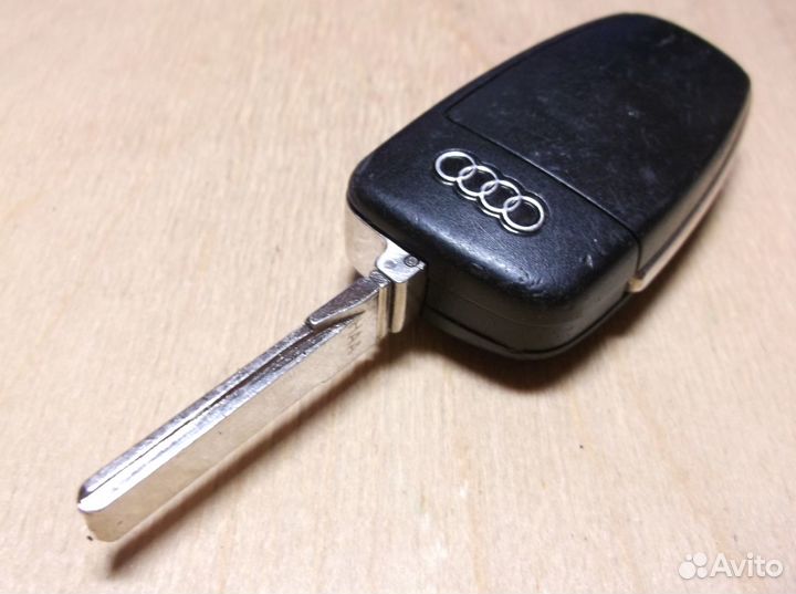 8P0 837 220 выкидной чип ключ Audi