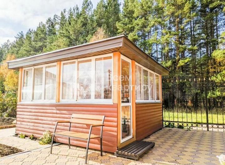 Коттедж 730 м² на участке 10 сот.