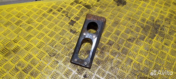 Кронштейн амортизатора левый Man Tgl Tgm