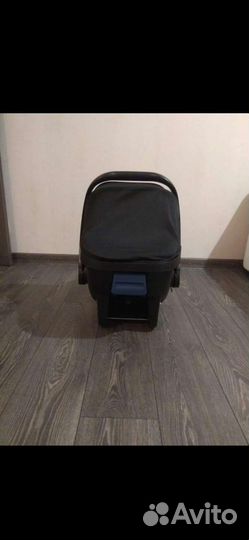 Два кресла Recaro + база от 0 до 4 лет