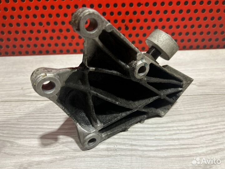 Кронштейн двигателя Bmw 5 G30 B47D20A 2017