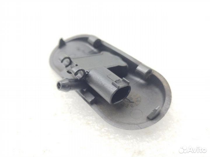 Форсунка стеклоомывателя передняя правая Audi A6