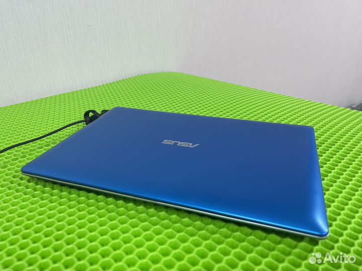 Нетбук Asus x201e