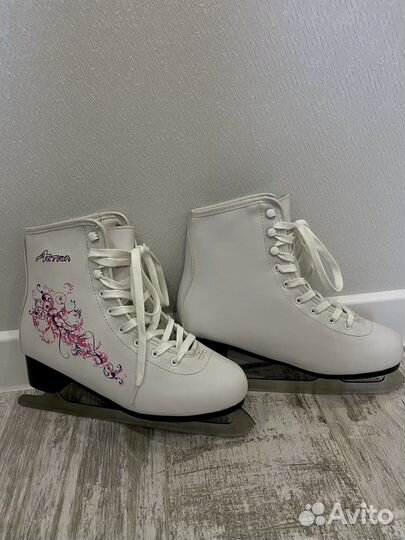 Коньки фигурные женские 40,41 размер