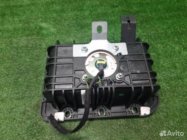 Подушка безопасности в торпедо Peugeot 3008 2010