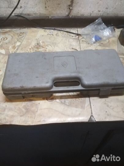 Набор инструментов для авто в чемодане