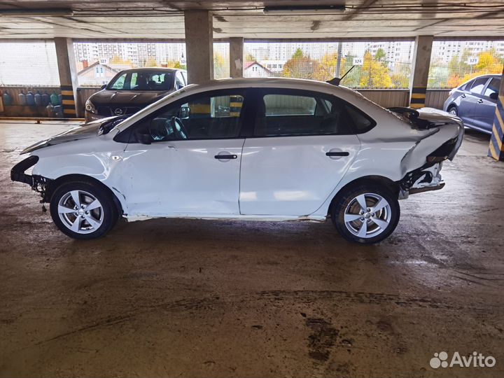 Volkswagen Polo 1.6 AT, 2020, битый, 220 000 км