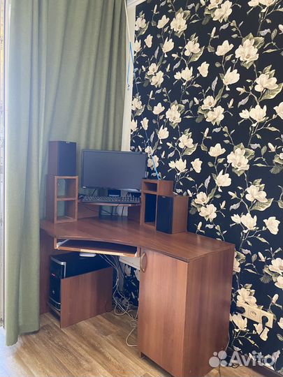 Компьютерный стол