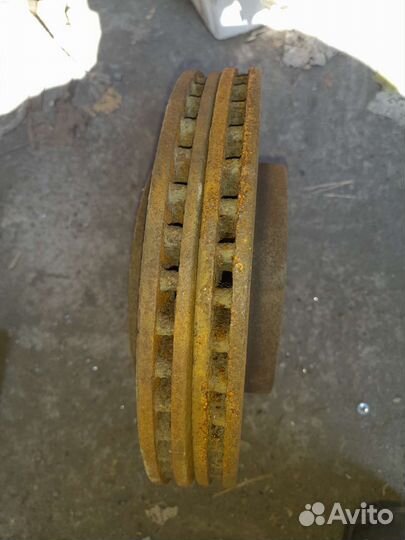 Тормозной диск на Honda jazz 2005-2008