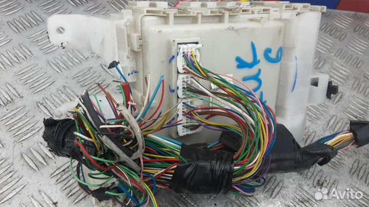 Блок предохранителей Toyota Avensis