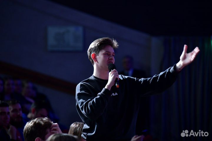 Ведущий на мероприятие