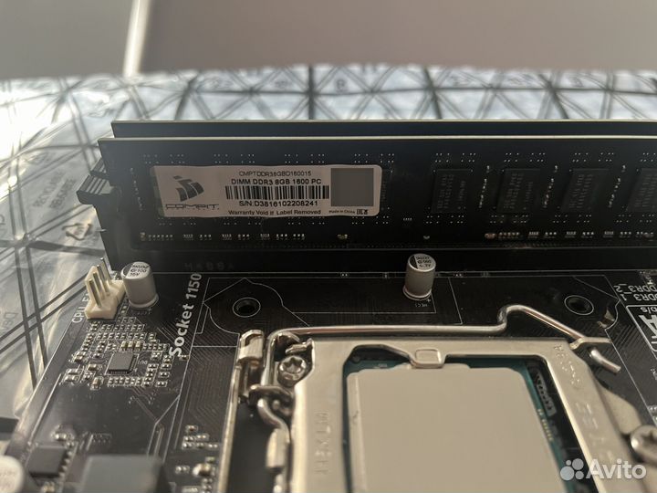 Материнская плата с процессором и памятью