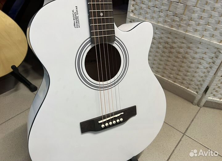 Гитара + комплект для начинающих