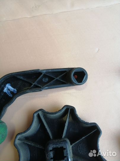 Ручка регулировки сиденья Митсубиси Каризма