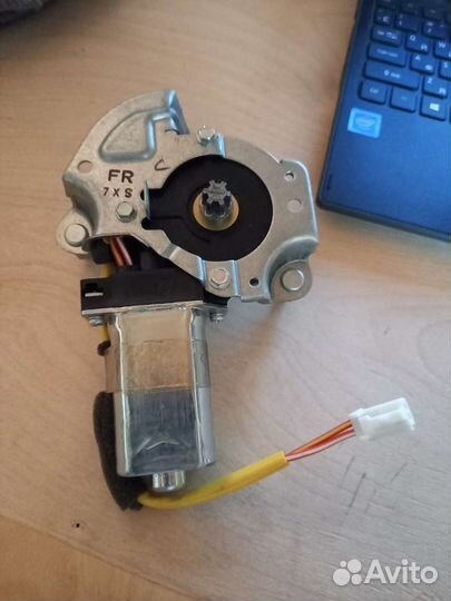 Моторчик стеклоподъемника пд/пр Mazda MPV 99-06