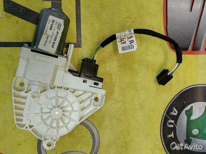 Мотор стеклоподъемника задний правый Audi A6