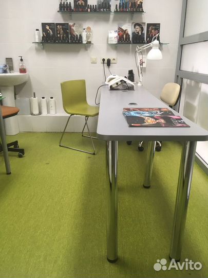 Маникюрный стол