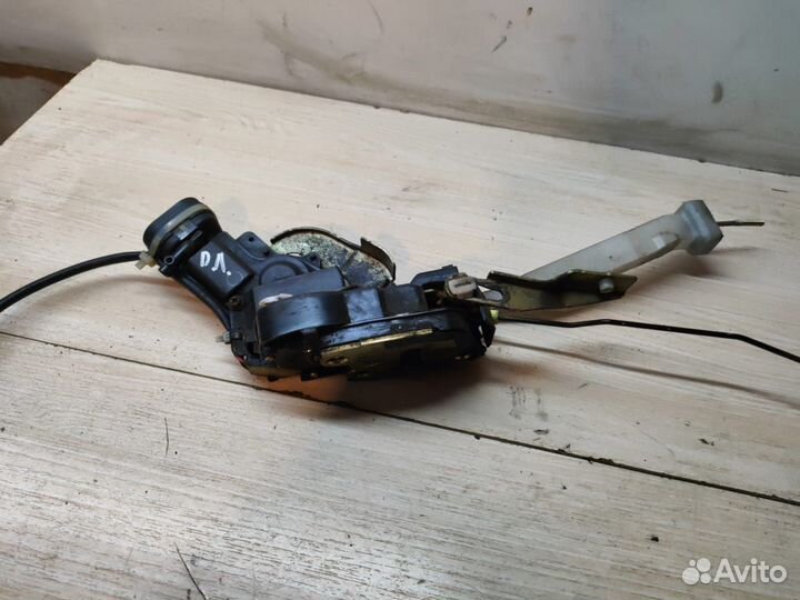 Замок левый передний Toyota Land Cruiser 90 Prado