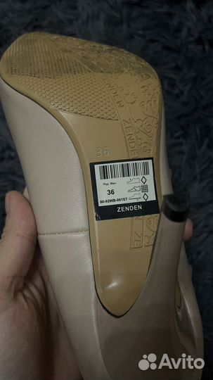 Бежевые женские туфли на кублуке (36 размер)