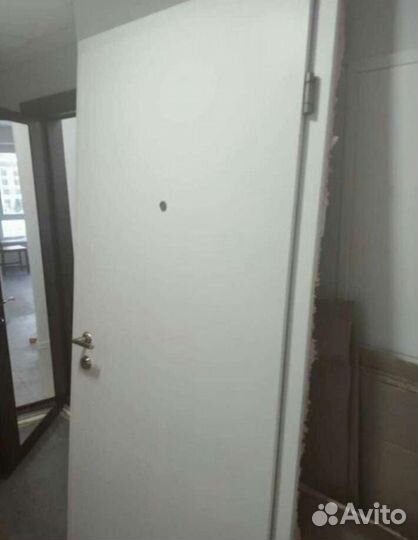 Дверь входная металлическая от застройщика