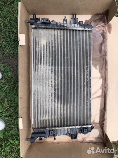 Радиатор охлаждения и вентилятор Opel astra h 1.6