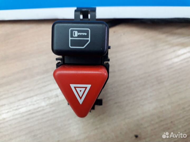 Кнопка аварийной сигнализации Mercedes A140/160